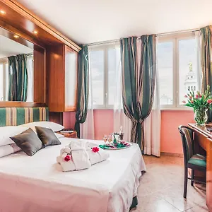 Raeli Siracusa 3* רומא