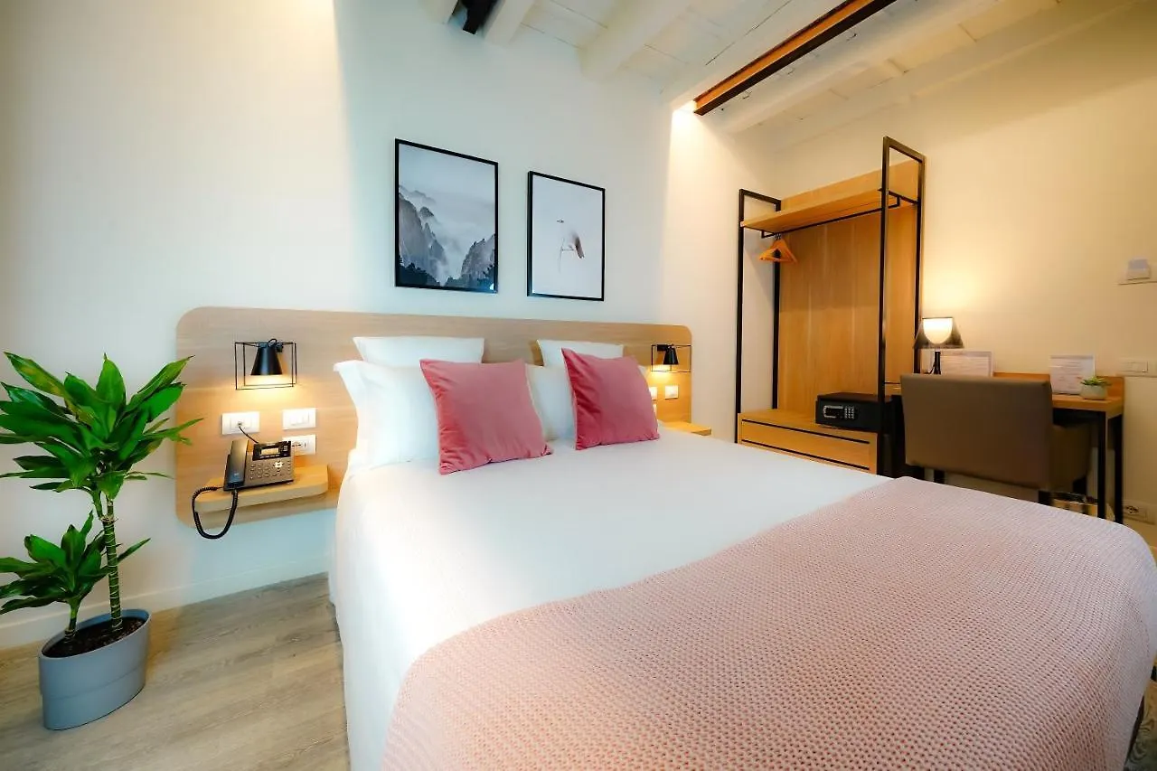 ***** בית הארחה Bergamo Inn 15 איטליה