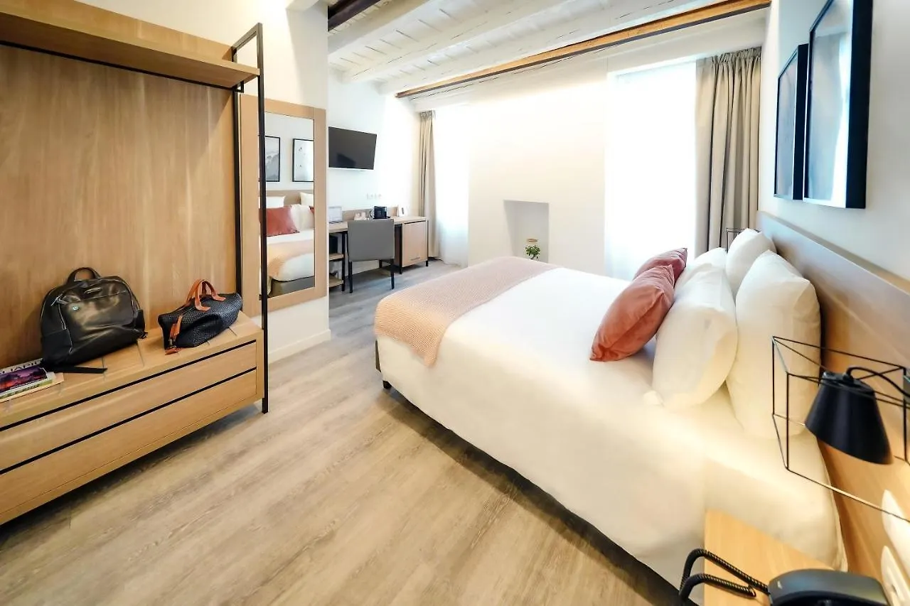 Bergamo Inn 15 5*,