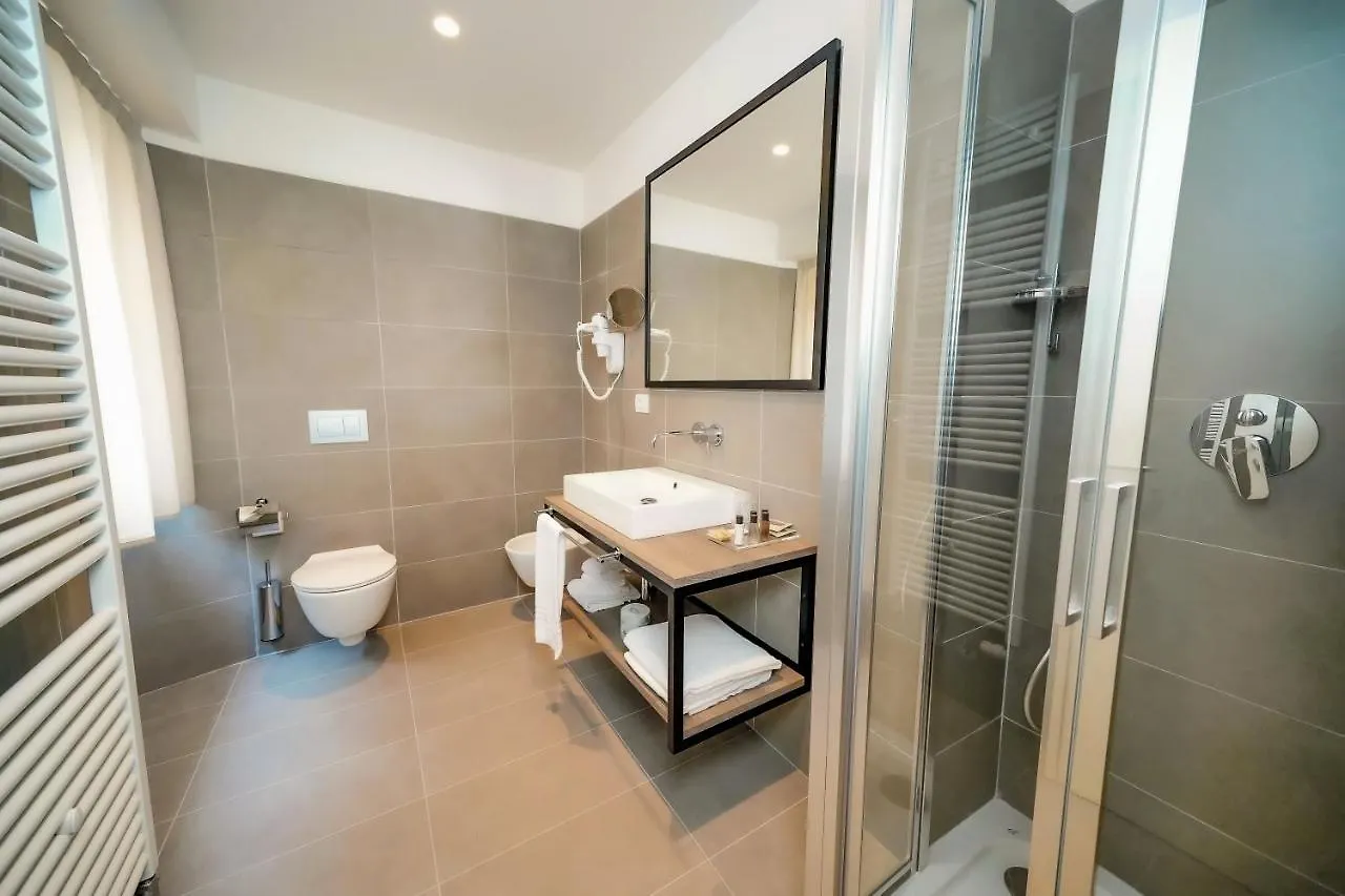Bergamo Inn 15 5*,  איטליה