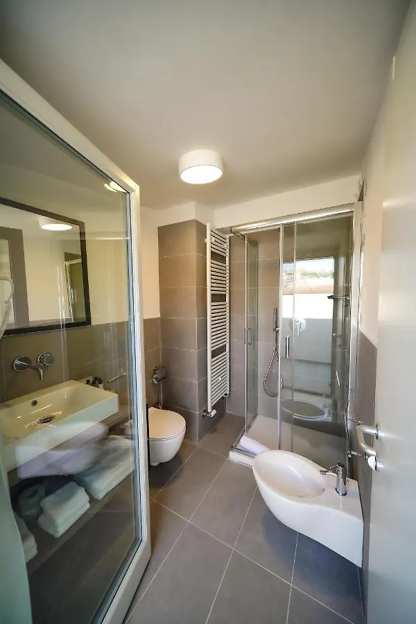 Bergamo Inn 15 בית הארחה