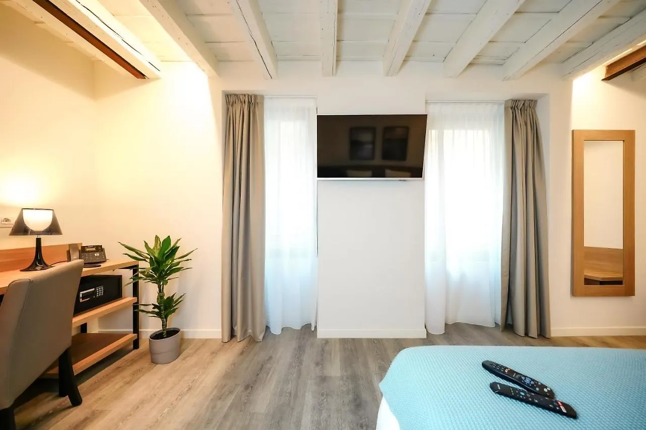 Bergamo Inn 15 איטליה